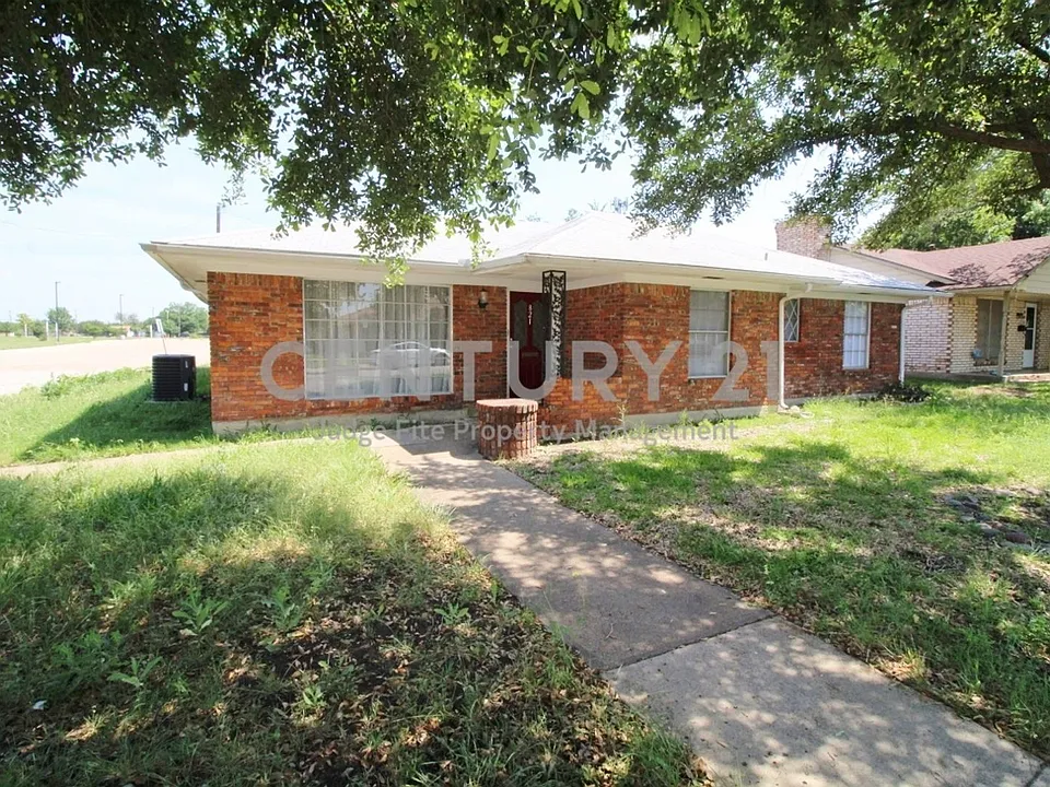 821 Rea Ave