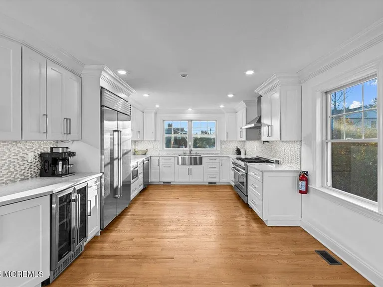 382 Western Ave — Photo 12