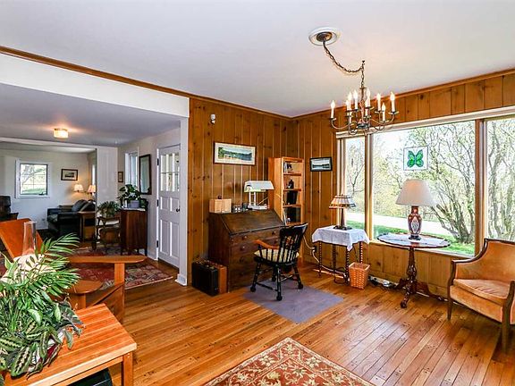 5th image of 127 Strawberry Hill Rd
