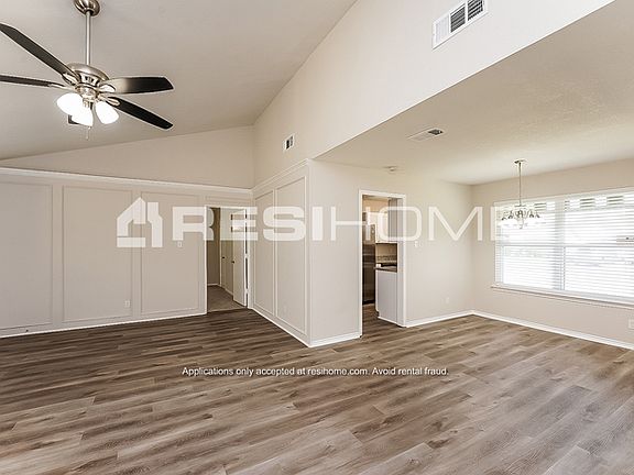 5th image of 209 Myrtle Ave
