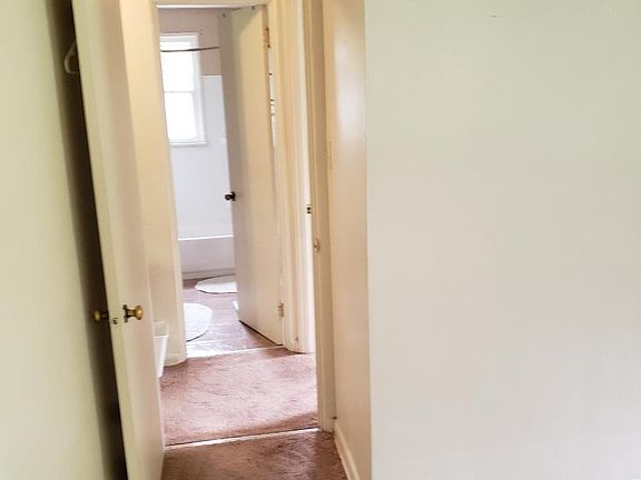 4th image of 403 Elias Dr