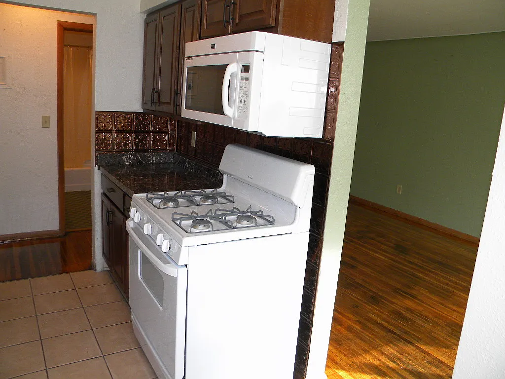 2 bed, $1,300 — Photo 3
