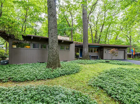 15 Woodland Cir, Rochester, NY 14622
