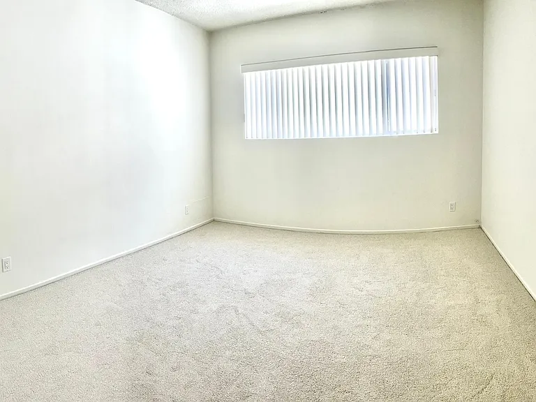 1225 Barry Ave #6 — Photo 13