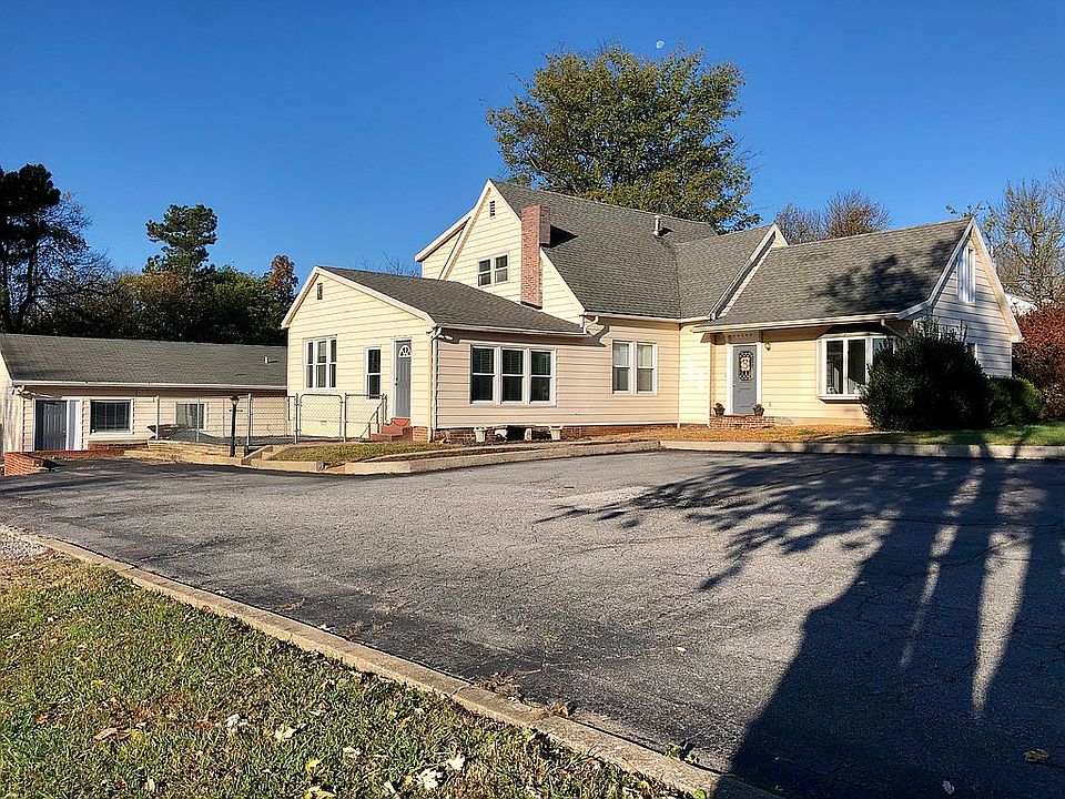 1st image of 219 Charleston Ave