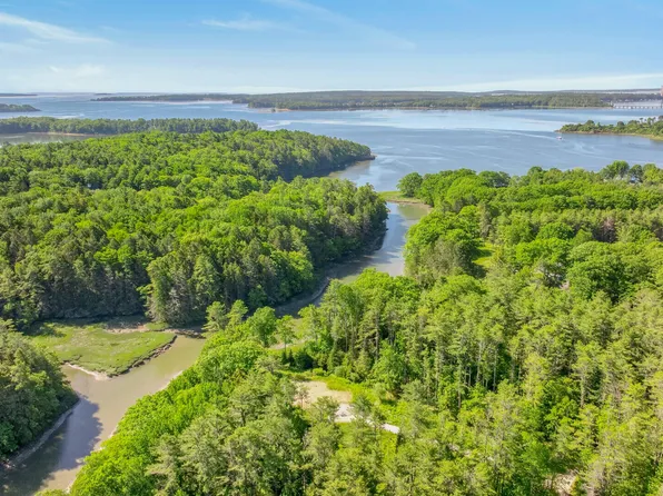 29 Crows Nest Drive, Freeport, ME 04032