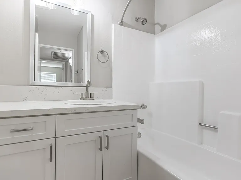 7918 Reseda Blvd — Photo 31