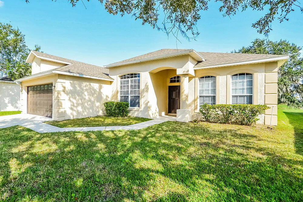 3 bed, 2.0 bath, 1874 sqft, $2,255 — Photo 3
