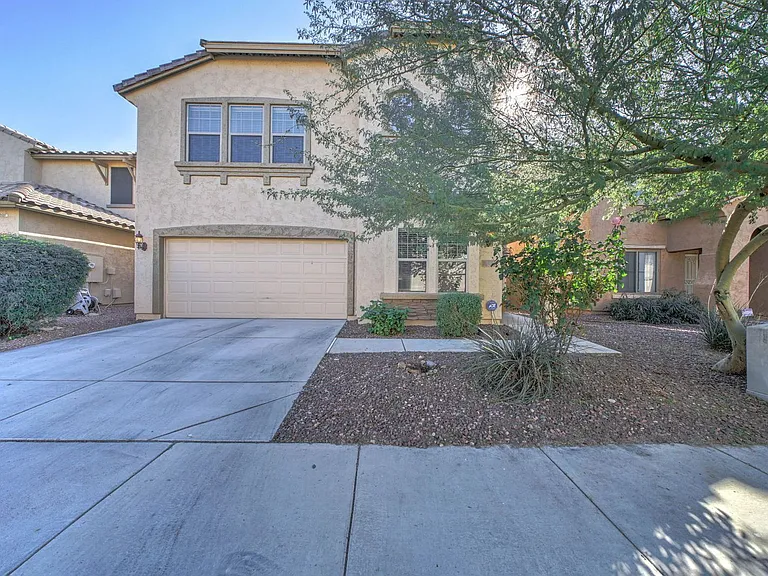 2143 W Marconi Ave — Photo 1