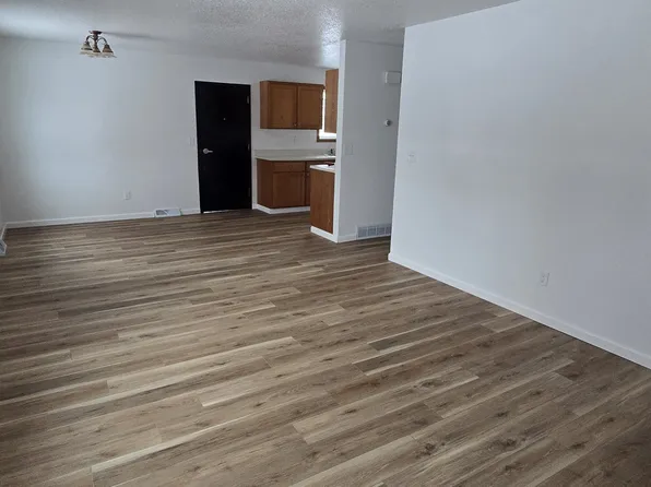 563 4th St SE, Mayville, ND 58257