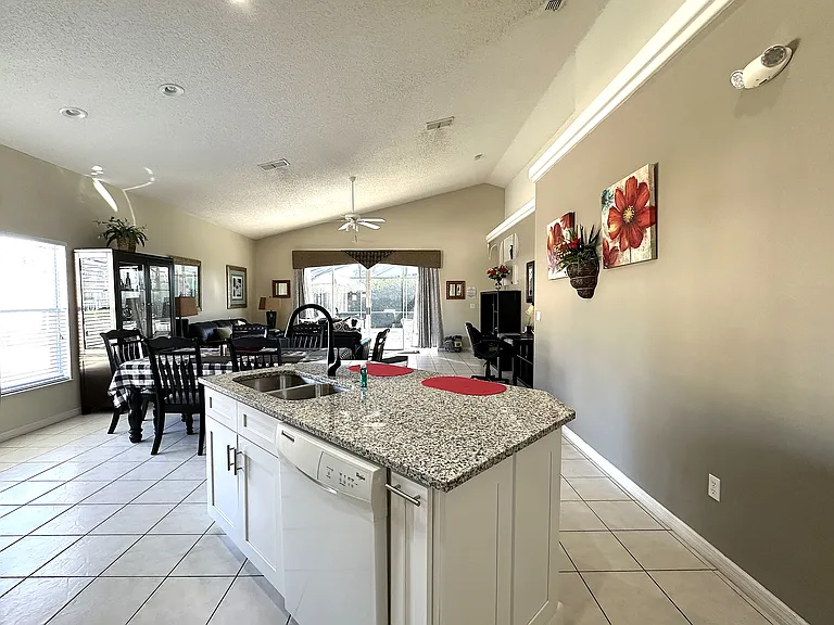 16724 Rolling Green Dr — Photo 34