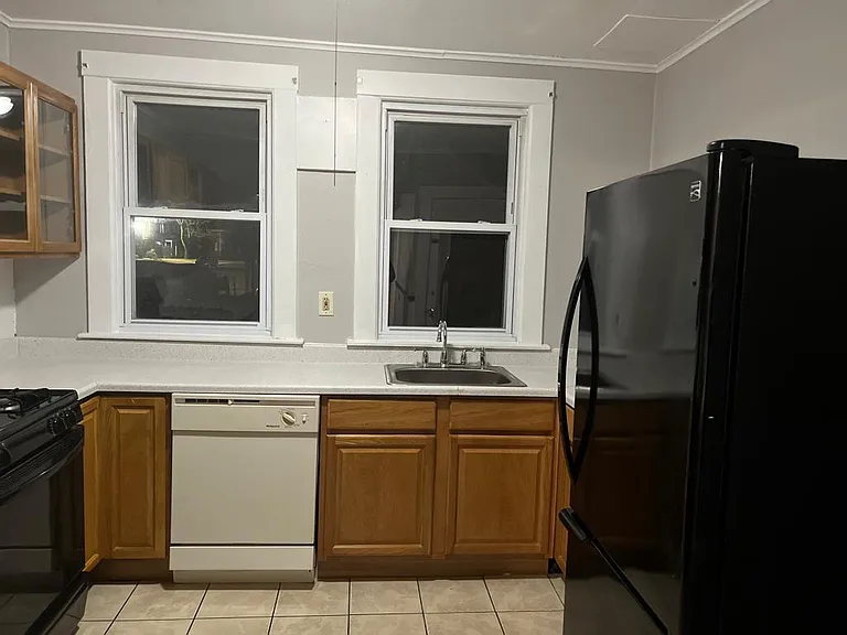 10 Bank St #10 — Photo 17