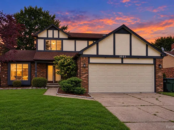 3551 Chippendale Dr, Sterling Heights, MI 48310