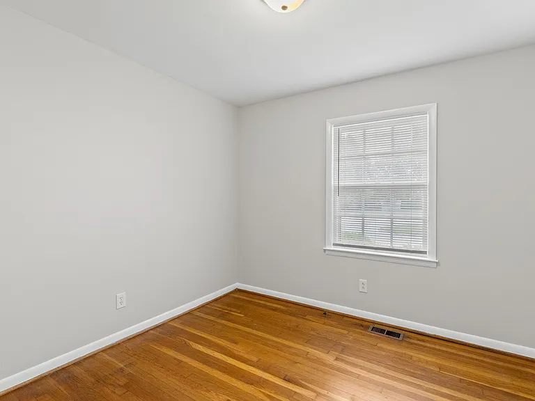 3560 Lansdowne Dr — Photo 10