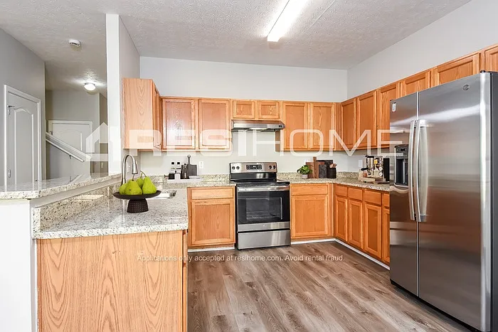 3 bed, 2.5 bath, 1320 sqft, $1,535 — Photo 2