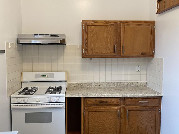 4th image of 15 Hudson Ter APT 1