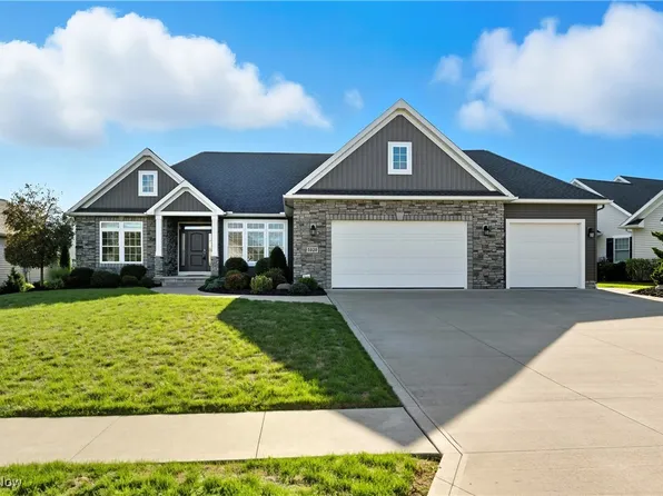 1020 Pickforde Dr NE, North Canton, OH 44720