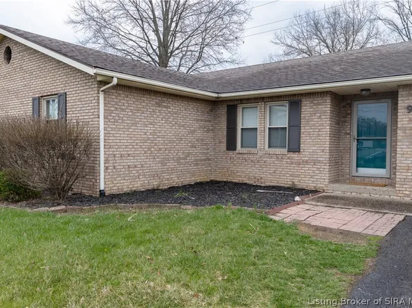 925 N Beechwood Avenue, Scottsburg, IN 47170