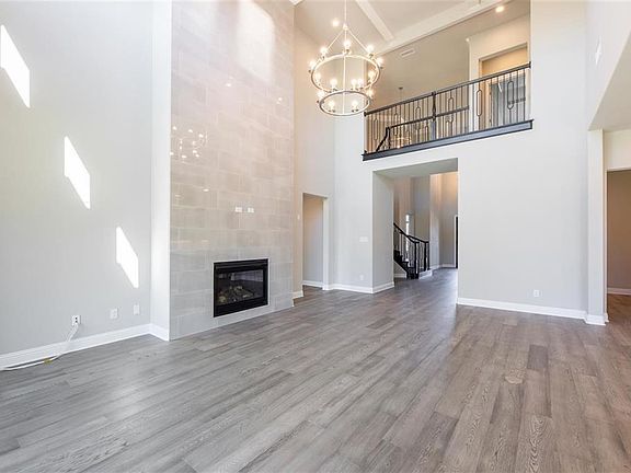5th image of 851 Star Meadows Dr