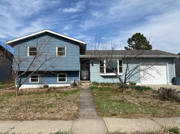 814 W 3rd St, Pierre, SD 57501