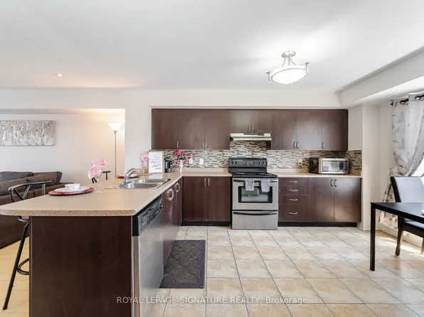 4855 Half Moon Grv #3, Mississauga, ON L5M 8C7