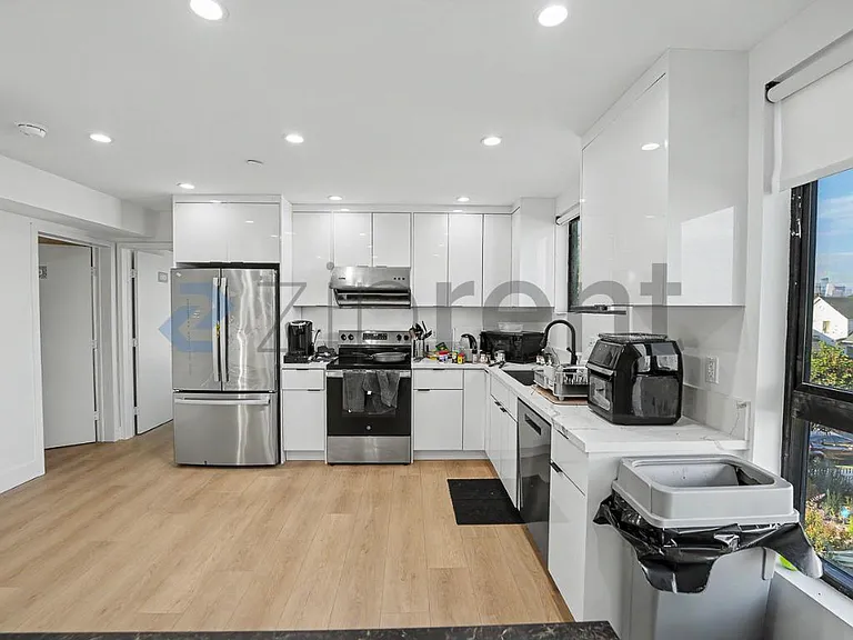 1438 W 37th Dr — Photo 9