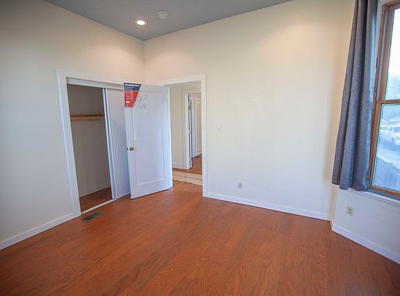 4th image of 137 Broad St