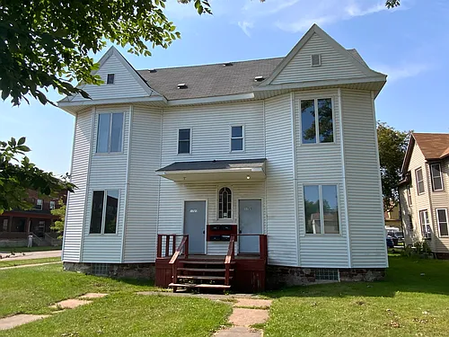 1725 John Ave Photo 1
