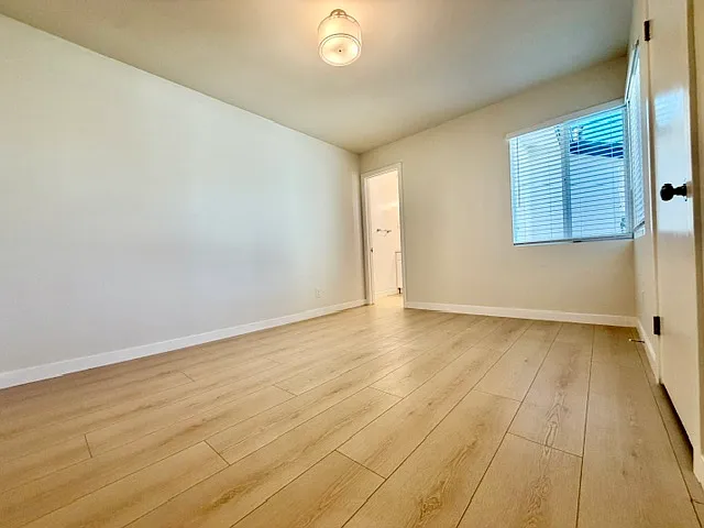 23130 Hartland St — Photo 16