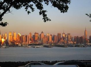 1029 Boulevard E, Weehawken, NJ 07086