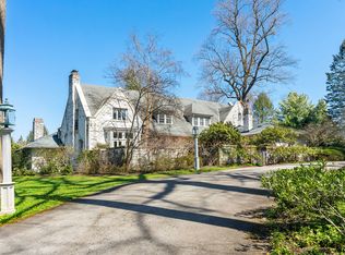 423 Colebrook Ln, Bryn Mawr, PA 19010
