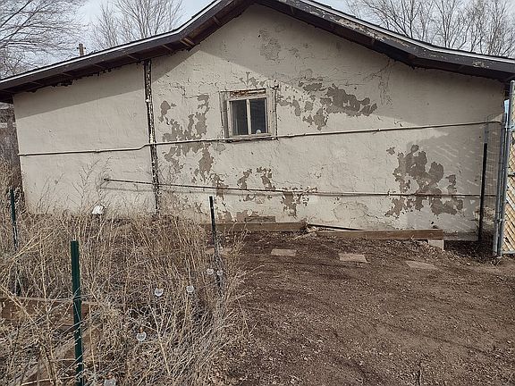 4th image of 904 W Clay Ave