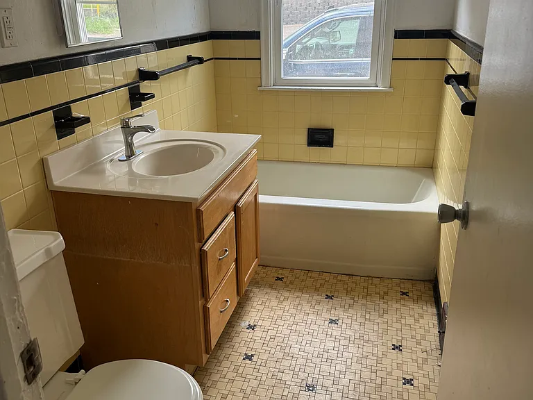 219 Lexington Pkwy N #1 — Photo 6