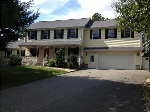 34 Indian Rock Ln, Scituate, RI 02831