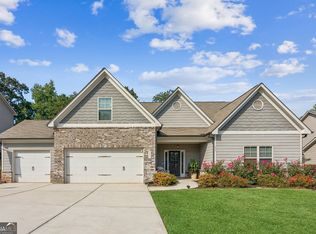 221 Charlotte Dr, Hoschton, GA 30548