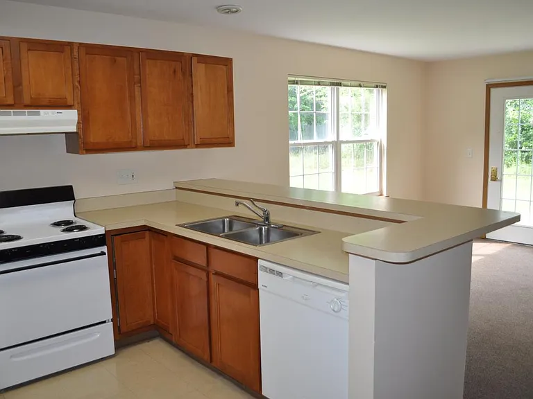 329 Heritage Ln — Photo 2