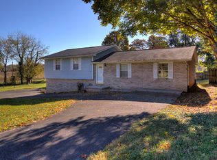 121 Benjamin Dr, Lenoir City, TN 37771