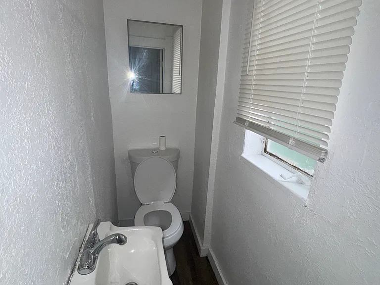 2127 Elliott Ave — Photo 10