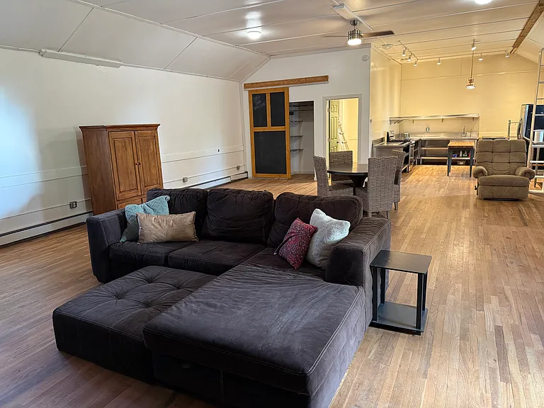 299 W Jefferson Ave — Photo 4