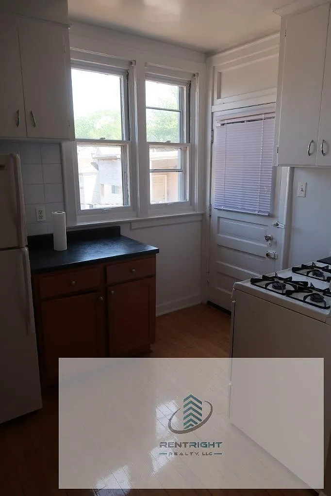 1 bed, 1.0 bath, 700 sqft, $1,500 — Photo 2