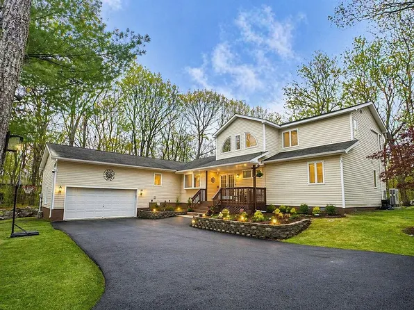 117 Whippletree Ln, Hawley, PA 18428