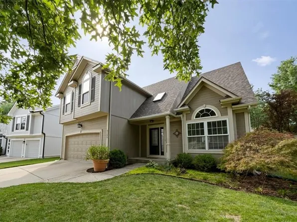 5125 Roundtree St, Shawnee, KS 66226