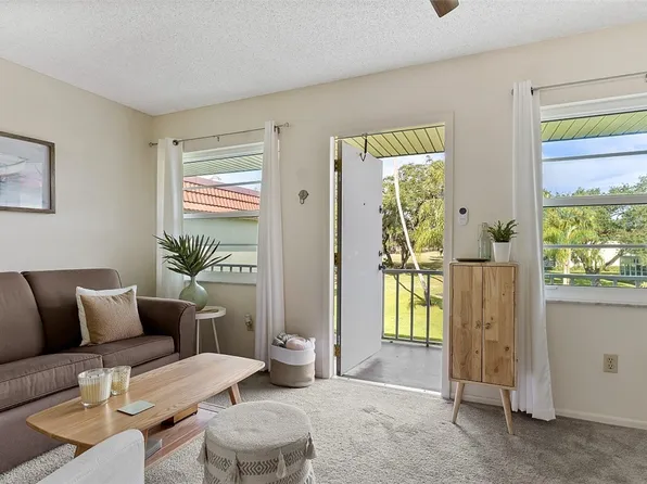 10 Vista Palm Ln APT 204, Vero Beach, FL 32962