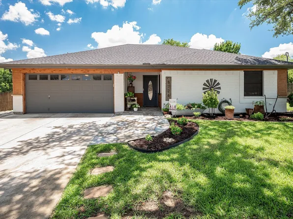 5724 Constitution Ct, Watauga, TX 76148