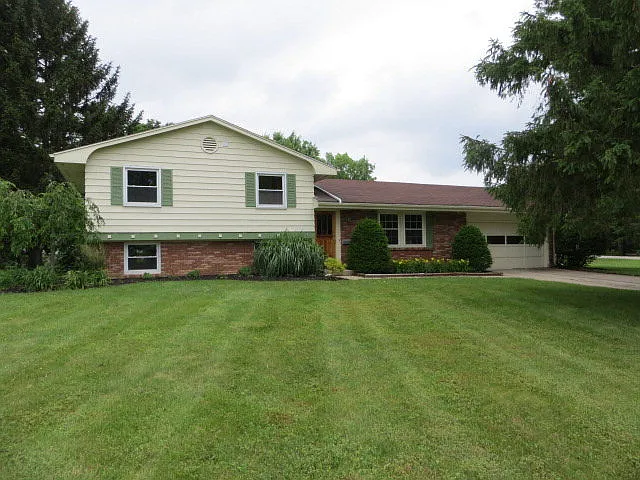 1092 Chateau Dr photo 1