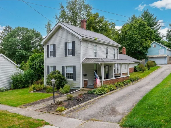 8214 Center St, Garrettsville, OH 44231