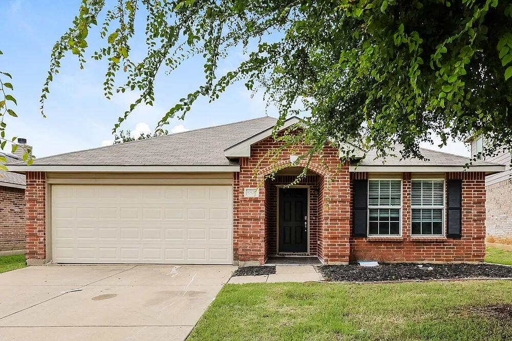 4 bed, 2.0 bath, 2105 sqft, $2,495 — Photo 1