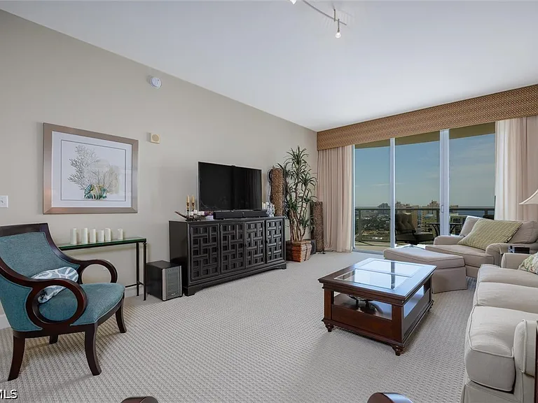 3000 Oasis Grand Blvd #LPH1 — Photo 6