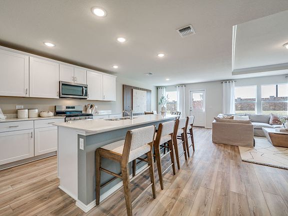 Eat-in bartop in kitchen