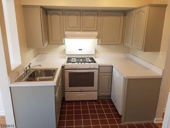 2nd image of 204 Bloomfield Ave